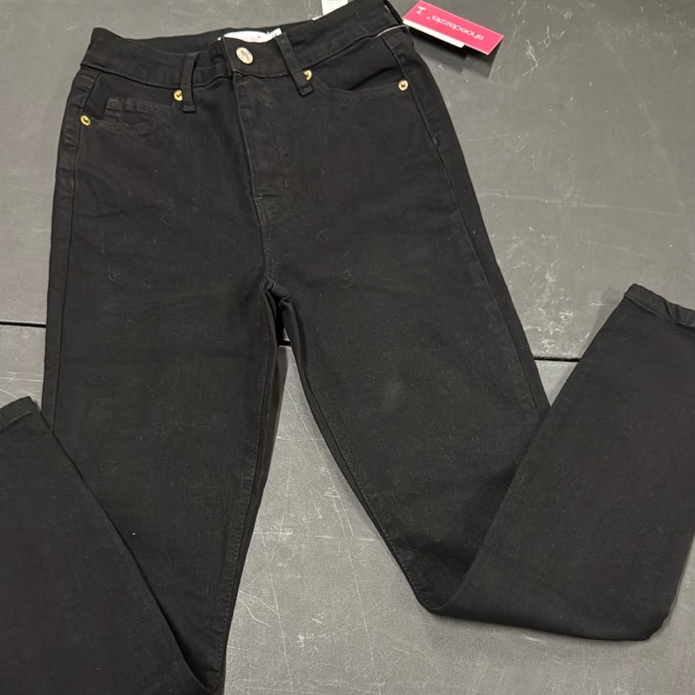 Shoe Dazzle Skinny Black Jeans with Sleek Fit